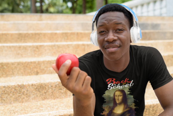 Mona Lisa Goes Back to School with Apple